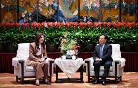 信长星会见中国国民党主席郑丽文